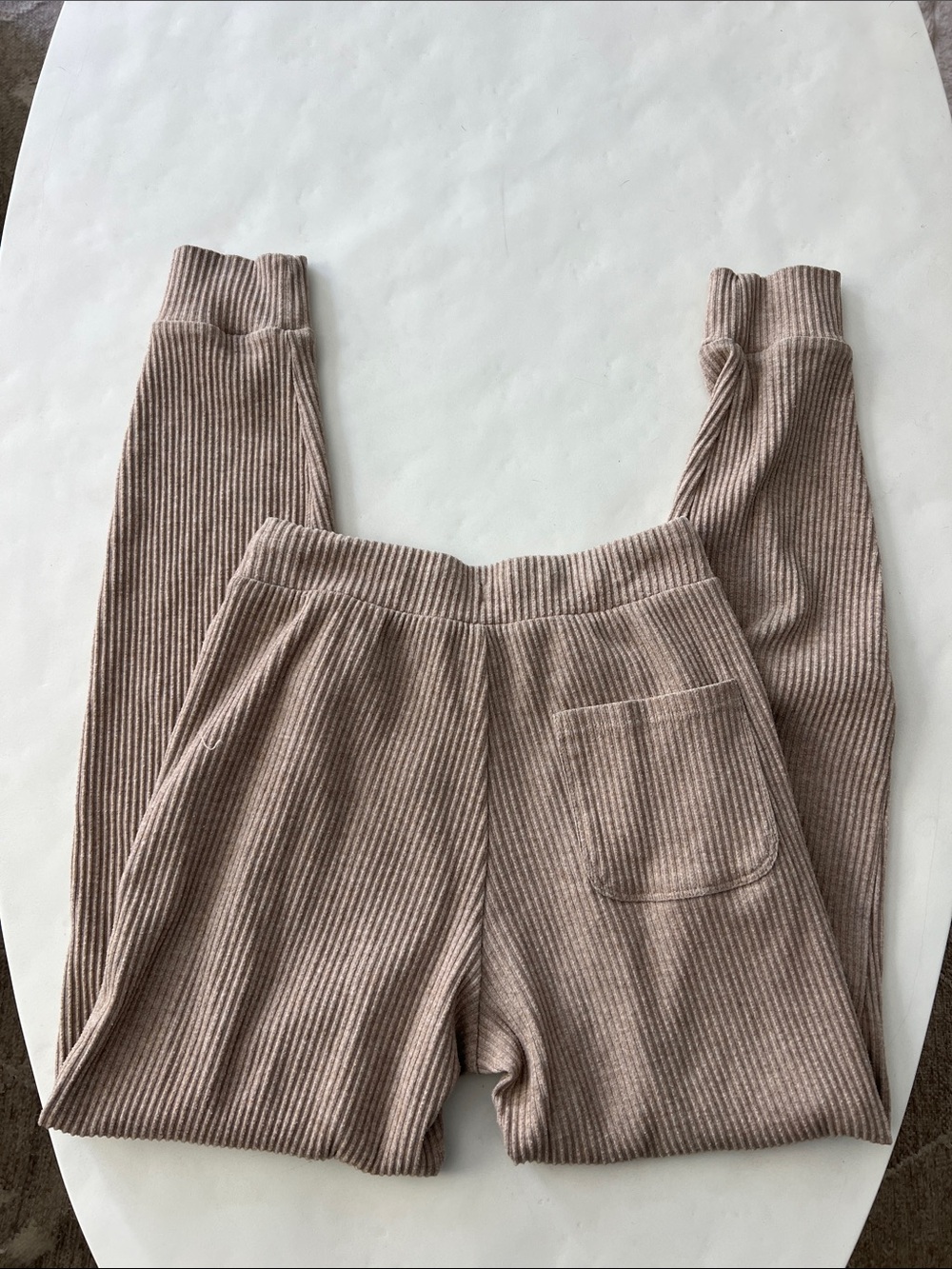 Alo Yoga Muse Sweatpant Joggers in Gravel Tan XS $118 - Picture 6 of 7